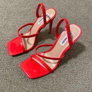Grade Red heels from Steve Madden. Brand new. Never been worn